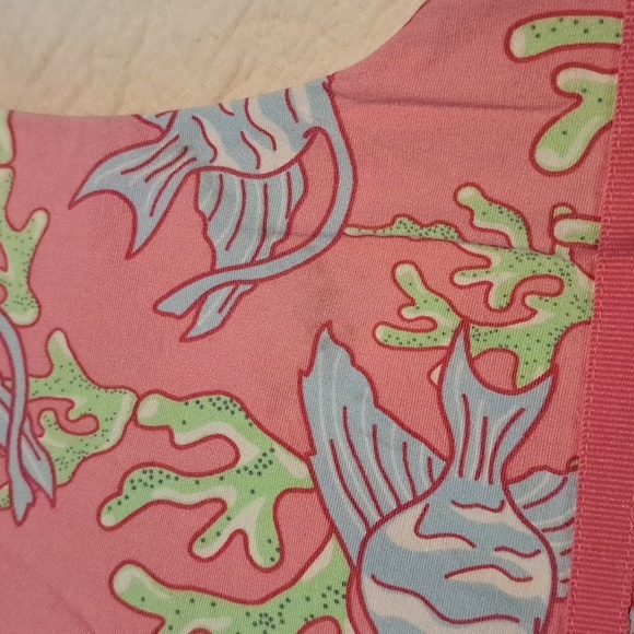 Vineyard Vines girls size 4T angel fish with coral design, hem down. 1 mark - Picture 6 of 6